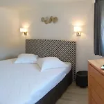 Daire Duplex A 100 M De La